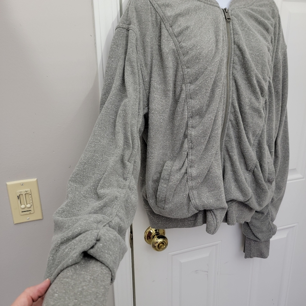 Birdiebee Ruffled Gray Full Zip Sweatshirt Bee Giving Heart Soft Cozy XL - Picture 4 of 15
